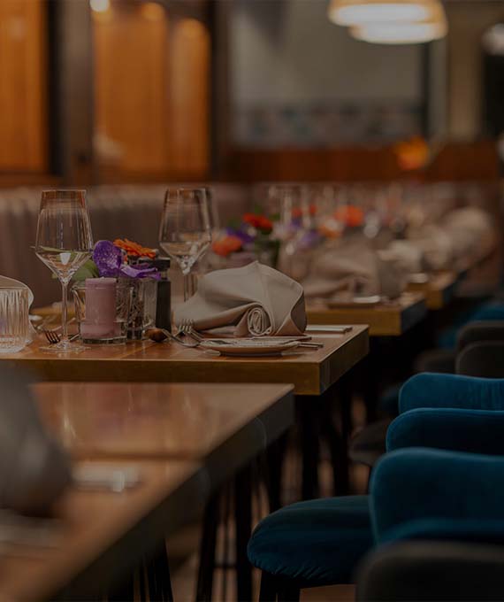 Preview image: Dinner party at the harbour